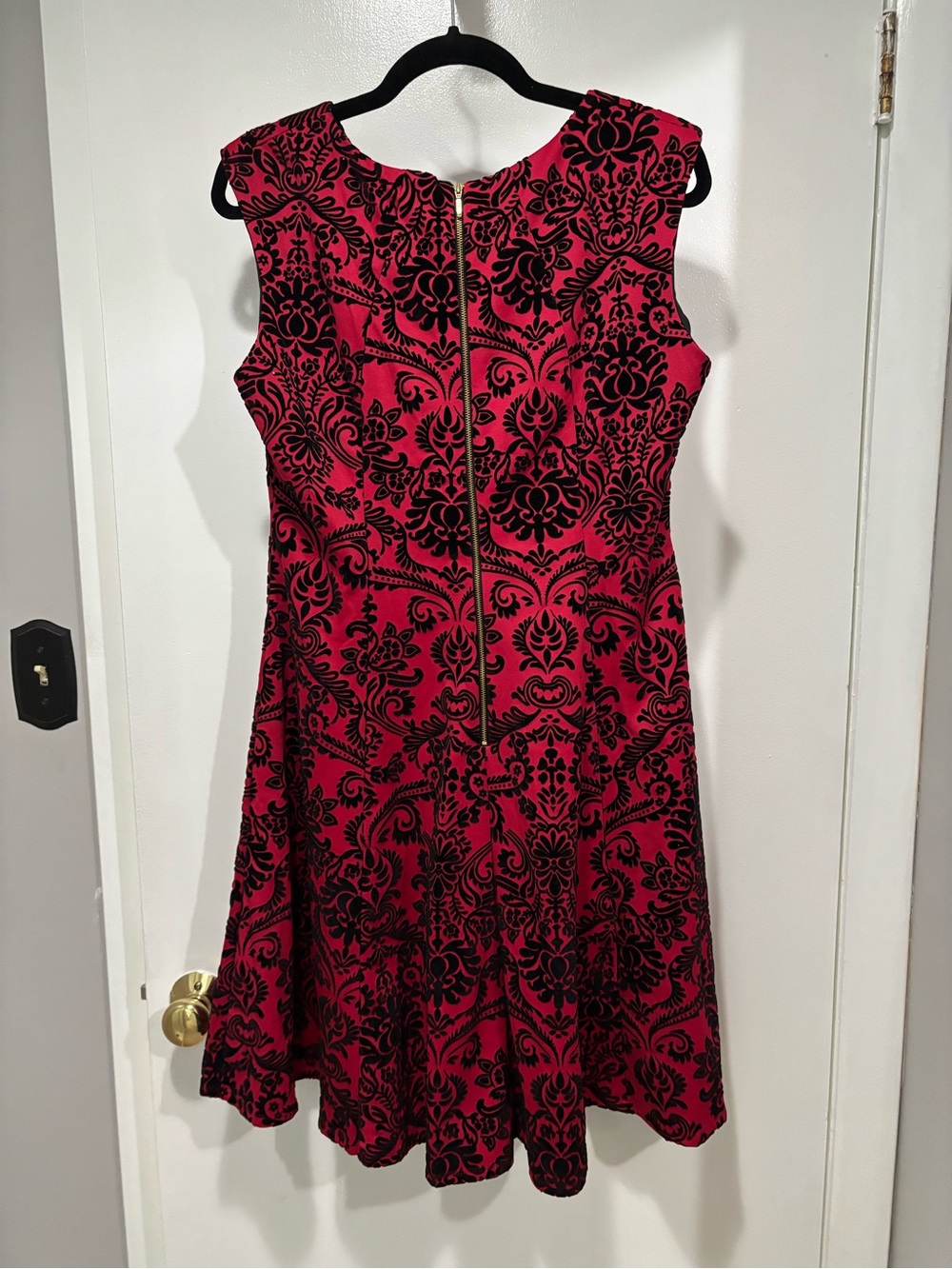 Roz & Ali Red and Black Sleeveless Midi Dress - Picture 3 of 8